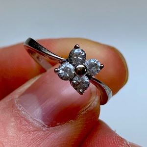 Cute flower shaped silver ring